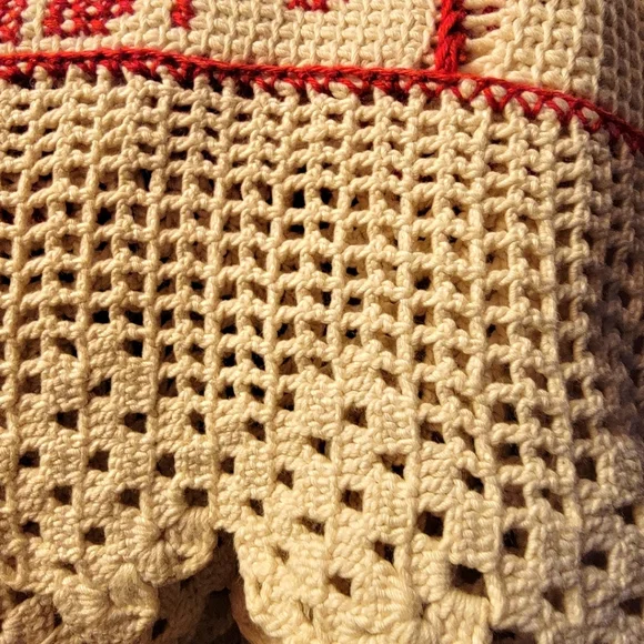 COPY - 🥀Vintage ❤Handcrafted Embroidered & Crocheted Throw, Coverlet❤ - Picture 3 of 7